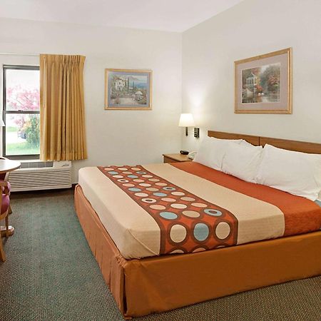 Super 8 By Wyndham Hampshire Il Exterior foto