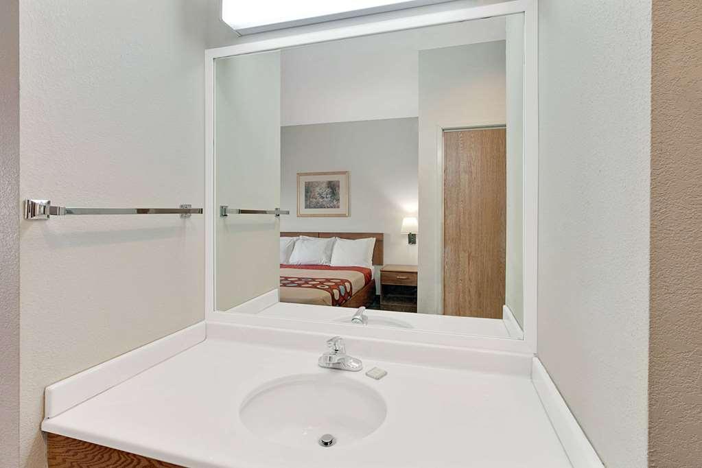 Super 8 By Wyndham Hampshire Il Quarto foto