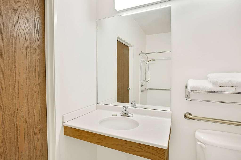 Super 8 By Wyndham Hampshire Il Quarto foto