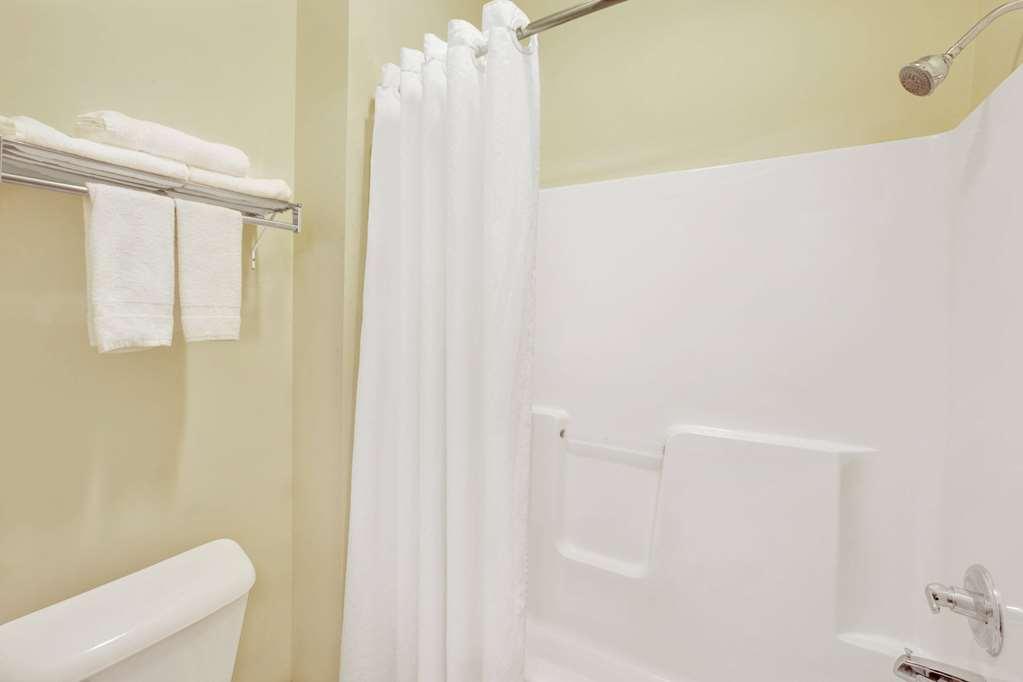 Super 8 By Wyndham Hampshire Il Quarto foto